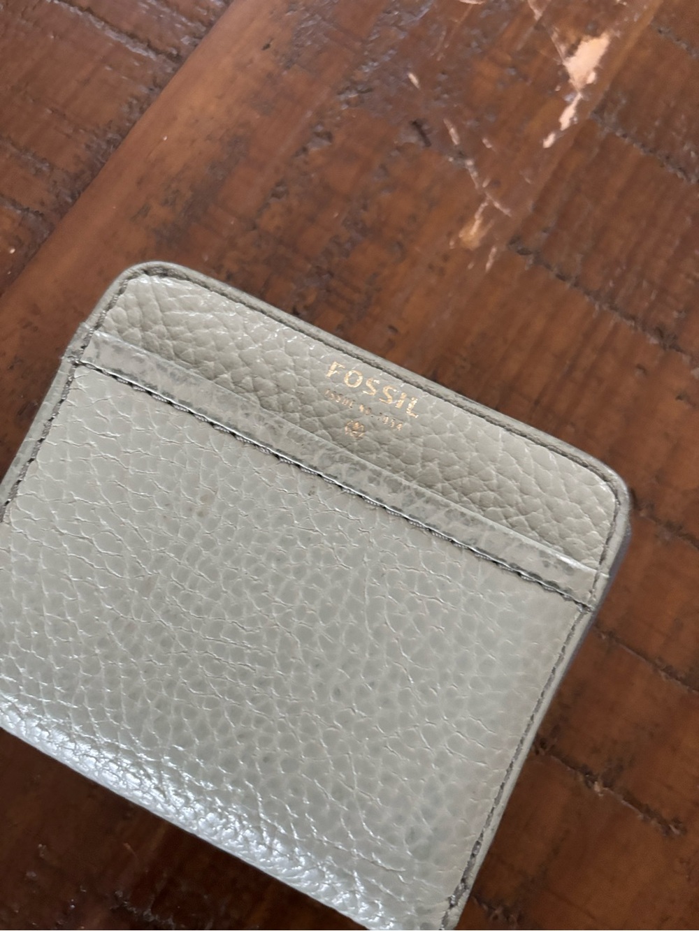 Fossil Pebbled Leather Card Wallet in Light Sage Green with Gold Logo - Picture 2 of 4